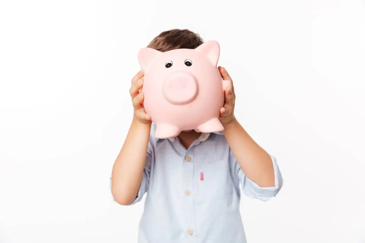 Minimalismo Financeiro: Como Parar de Comprar Besteira e Ter um Cofrinho Feliz!
